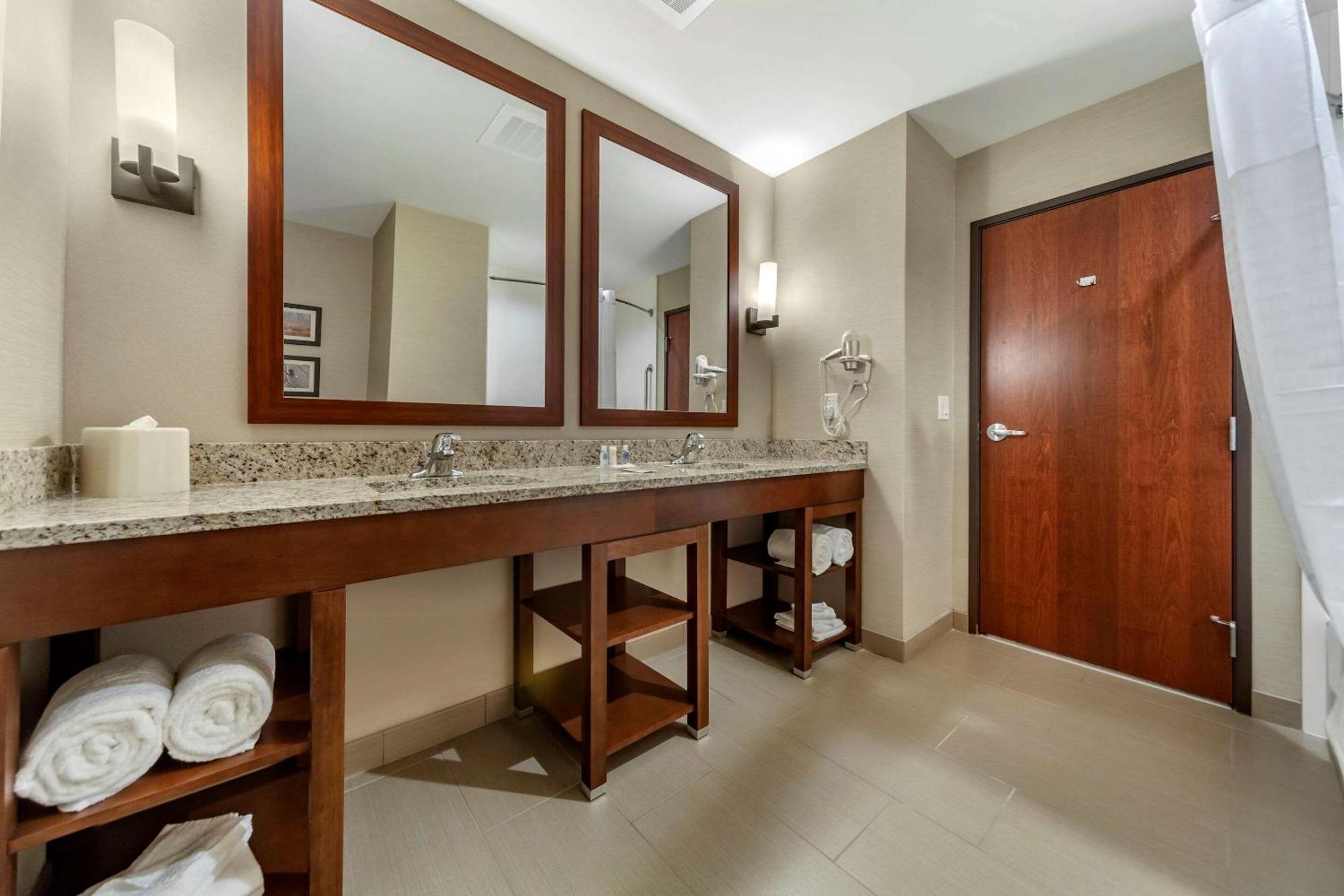 คอมฟอร์ต สวีท Hotel แกรนด์ไอแลนด์ ภายนอก รูปภาพ